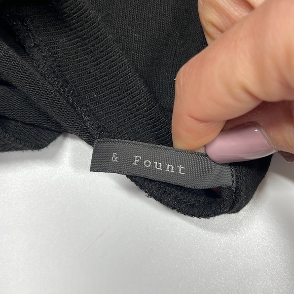 Riller & Fount Black Long Sleeve Knit V-Neck Top Women's Size 1 - Picture 5 of 8